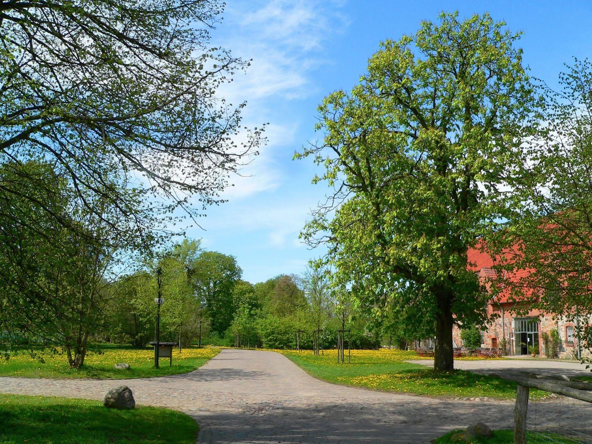 Отель Gutshof Woldzegarten Экстерьер фото
